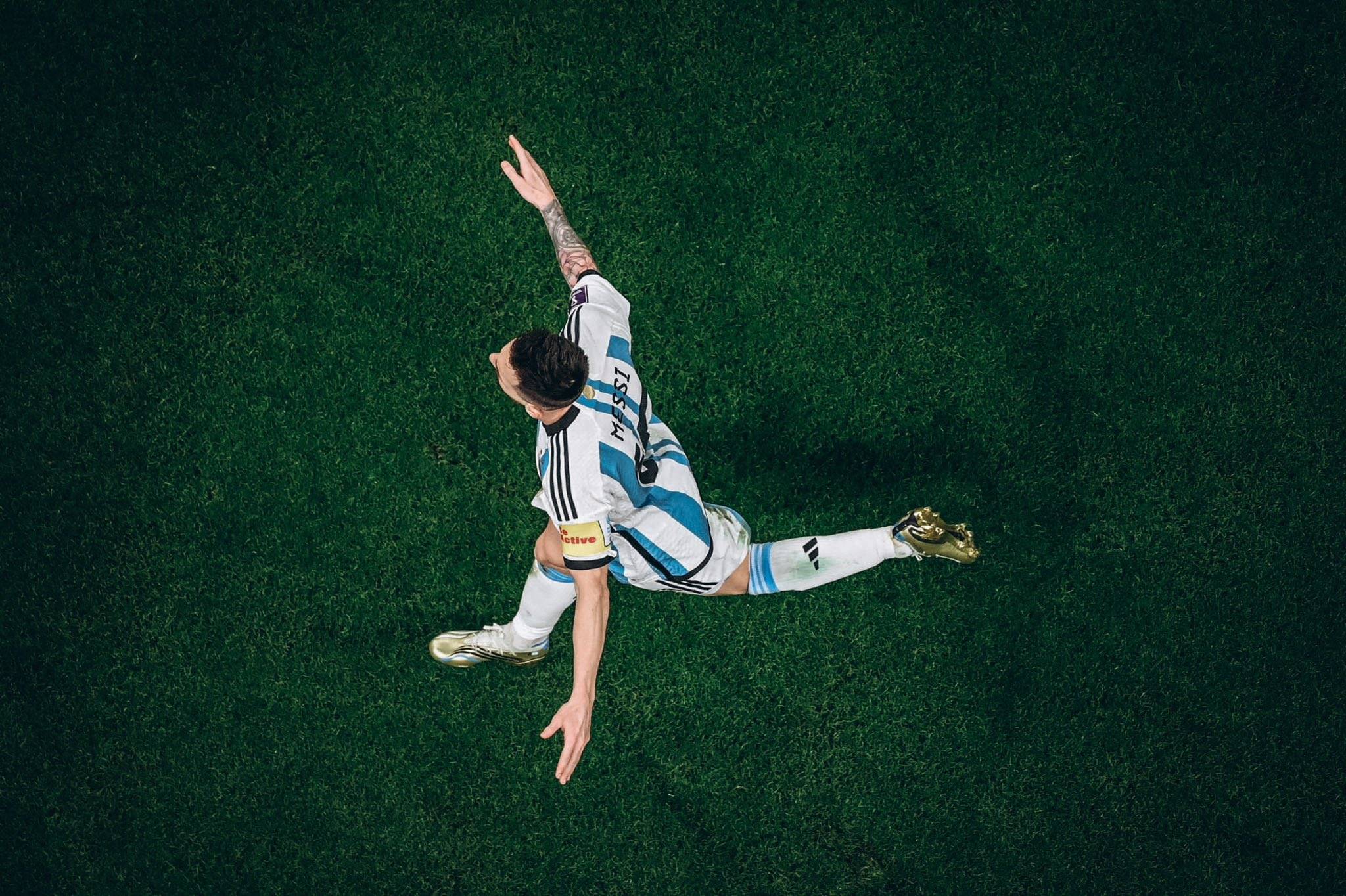 九游网页平台-包含最后时刻胜出引发热议！，梅西在热火比赛中重返赛场观众掌声雷动的词条