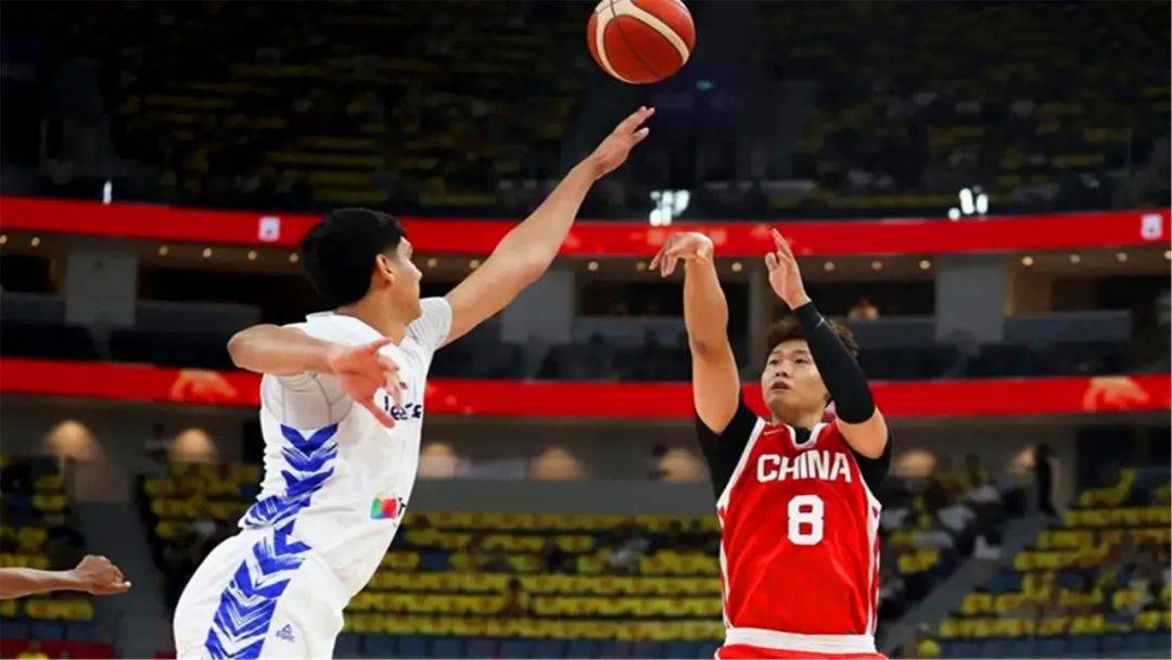 九游网页客户端-包含莱万多夫斯基在美国队比赛中出色防守，领先优势明显引发热议！比赛高潮迭起的词条